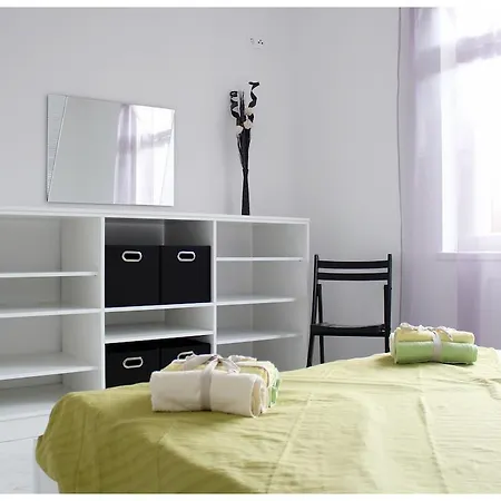 & Dijana Τρογκίρ