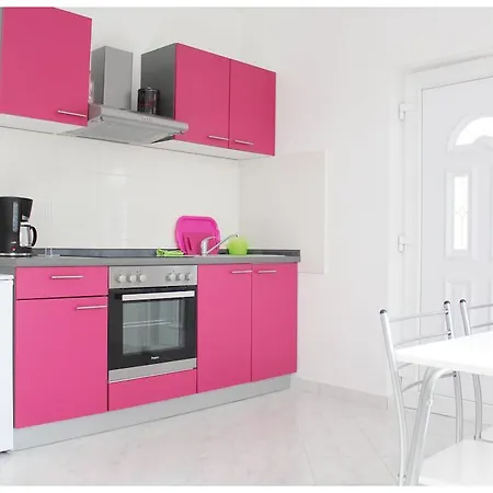 & Dijana تروغير